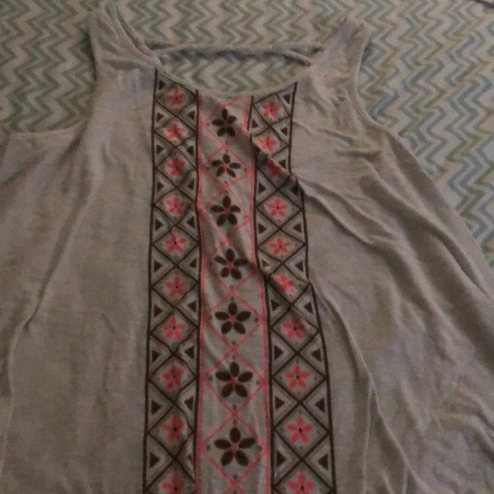 Tank top with flower design